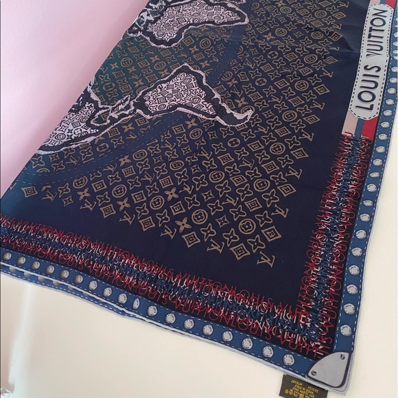 LOUIS VUITTON WORLD SQUARE SCARF - Picture 2 of 4